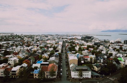 Färgglada hustak i Reykjavík, Island
