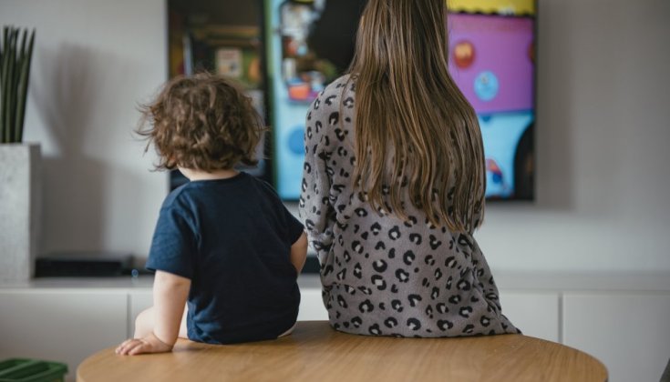 Barn som tittar på tv 