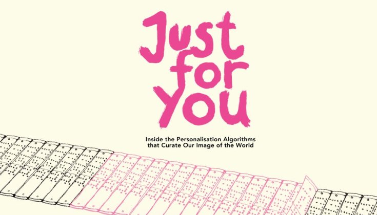 Bokomslag, ljusgul bakgrund med rosa text "just for you" 