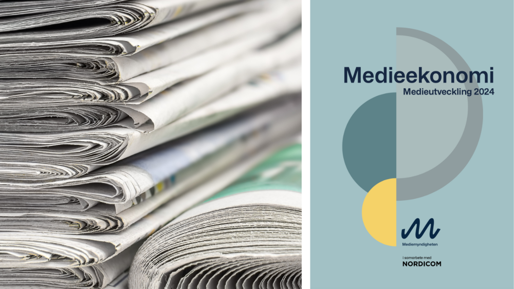 Hög med tidningar och grönblått omslag med texten Medieekonomi 