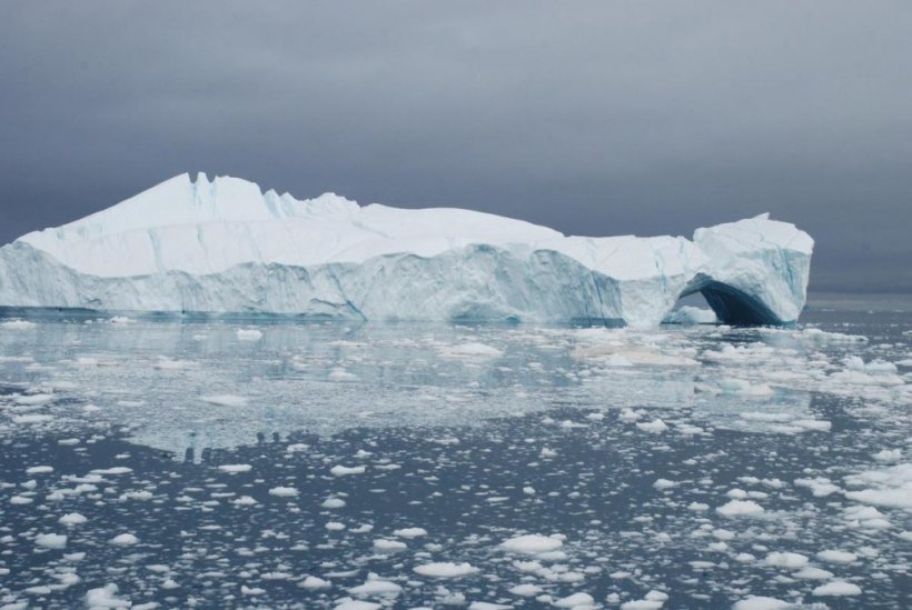 Iceberg melting in water