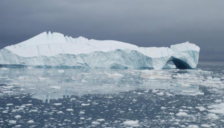 Iceberg melting in water
